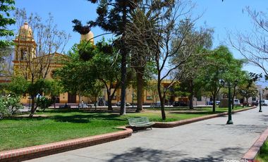 Terreno en venta en Cafayate 25 x 92 con 300m2 de construcción colonial