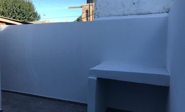 Duplex 1 dormitorio - Patio - Cochera - Av. Colorado 5800 - B° Cabildo