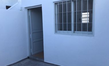 Duplex 1 dormitorio - Patio - Cochera - Av. Colorado 5800 - B° Cabildo
