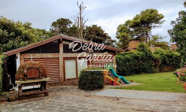 CASA EN VENTA EN BARRIO SAN RAFAEL MAR DE AJO- CUATRO AMBIENTES