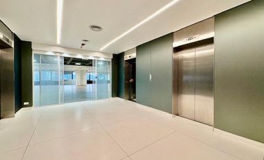 Corner Downtown - Oficinas de muy buenta categoria en la esquina de Bme. Mitre y San Martin.