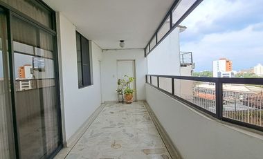 Apartamento en venta primer piso barrio Santa Mónica residencial, Norte de Cali