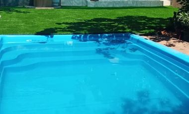 Grace Kelm Vende, Casa 177 m2/ 477m2 terr/5 d/ 2bañ/ piscina y quinch en Quinta Normal