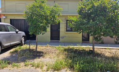 Grace Kelm Vende, Casa 177 m2/ 477m2 terr/5 d/ 2bañ/ piscina y quinch en Quinta Normal