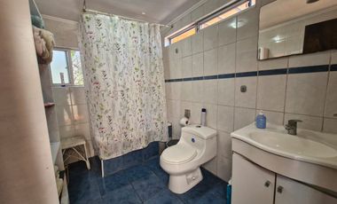 Grace Kelm Vende, Casa 177 m2/ 477m2 terr/5 d/ 2bañ/ piscina y quinch en Quinta Normal