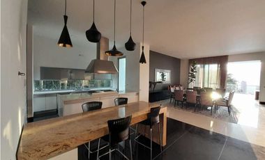 Venta lujosa Casa Poblado Balsos DL 9049400