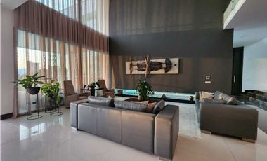 Venta lujosa Casa Poblado Balsos DL 9049400