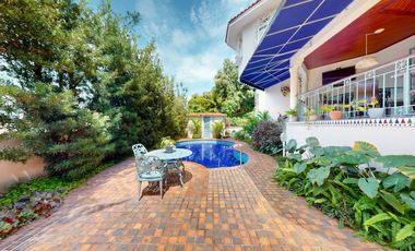 SE VENDE IMPRESIONANTE CASA DE 1.167M2 CON PISCINA EN DOS MARES AQ