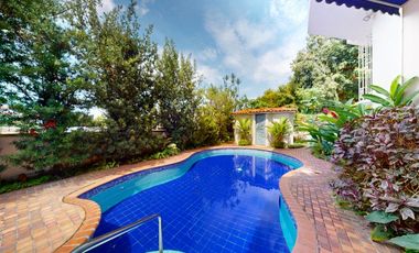 SE VENDE IMPRESIONANTE CASA DE 1.167M2 CON PISCINA EN DOS MARES AQ