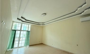 SE VENDE CASA SAN FRANCISCO DE 2 NIVELES CON 10 HABITACIONES Y PISCINA