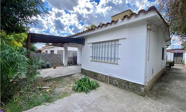 ALQUILER ANUAL, CASA 2 DORMITORIOS, COCHERA, PATIO. B MIGUEL MUÑOZ