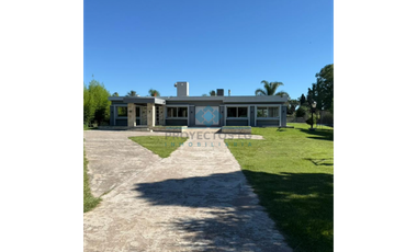 VENTA – CASA 4 DORMITORIOS - SINSACATE