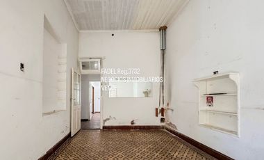 Jujuy y Ayacucho Lote + Vivienda en esquina