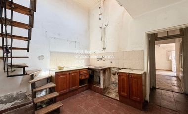 Jujuy y Ayacucho Lote + Vivienda en esquina