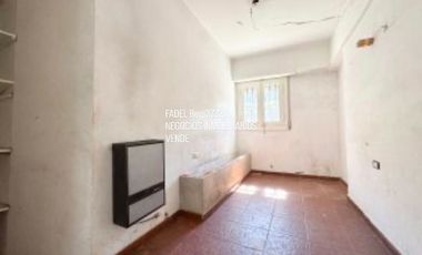 Jujuy y Ayacucho Lote + Vivienda en esquina
