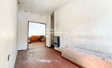 Jujuy y Ayacucho Lote + Vivienda en esquina
