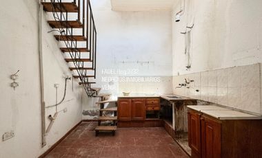 Jujuy y Ayacucho Lote + Vivienda en esquina