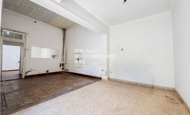 Jujuy y Ayacucho Lote + Vivienda en esquina