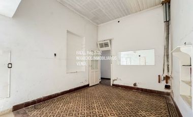 Jujuy y Ayacucho Lote + Vivienda en esquina