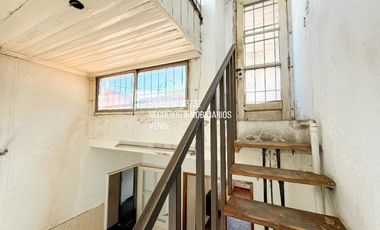 Jujuy y Ayacucho Lote + Vivienda en esquina