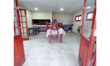 Se vende casa en María Grande sobre esquina