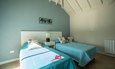 PINAMAR , CASA  PREMIUN EN CUL DE SAC DE ALAMOS CON PISCINA