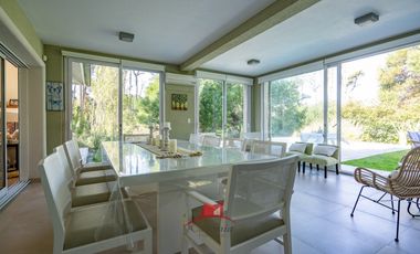 PINAMAR , CASA  PREMIUN EN CUL DE SAC DE ALAMOS CON PISCINA