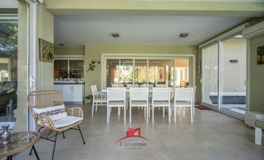 PINAMAR , CASA  PREMIUN EN CUL DE SAC DE ALAMOS CON PISCINA