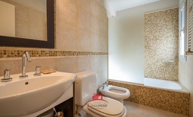 PINAMAR , CASA  PREMIUN EN CUL DE SAC DE ALAMOS CON PISCINA