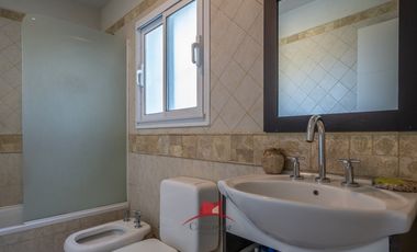 PINAMAR , CASA  PREMIUN EN CUL DE SAC DE ALAMOS CON PISCINA