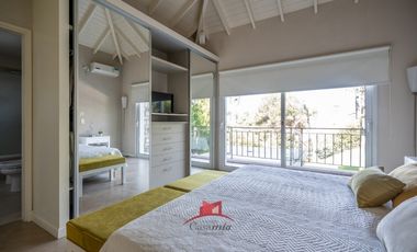 PINAMAR , CASA  PREMIUN EN CUL DE SAC DE ALAMOS CON PISCINA