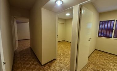 ¡Viví en el Centro! Amplio Dpto de 3 Dorm y 2 Baños sobre Calle Colón