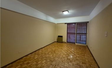 ¡Viví en el Centro! Amplio Dpto de 3 Dorm y 2 Baños sobre Calle Colón