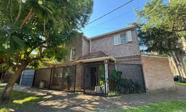 Casa en Barrio Gudalupe con patio y pileta