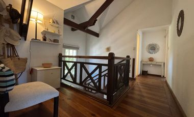 Casa en Barrio Gudalupe con patio y pileta