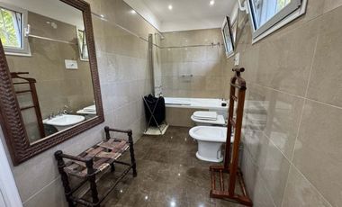 Casa en Barrio Gudalupe con patio y pileta