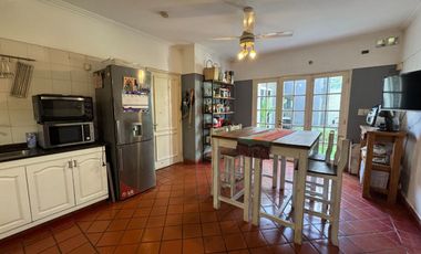 Casa en Barrio Gudalupe con patio y pileta