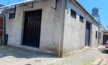 Casa 2 ambientes con galpon venta Ituzaingo