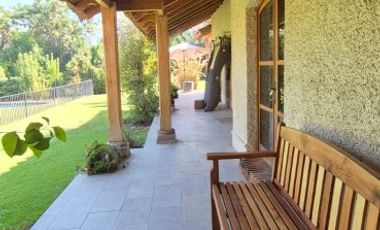 VENDE CASA 6D+SALA ESTAR+6B+BOD+10 EST+QUINCHO+PISCINA