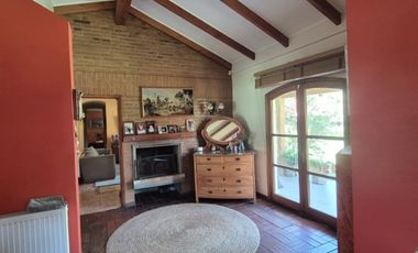 VENDE CASA 6D+SALA ESTAR+6B+BOD+10 EST+QUINCHO+PISCINA