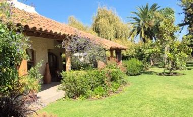 VENDE CASA 6D+SALA ESTAR+6B+BOD+10 EST+QUINCHO+PISCINA