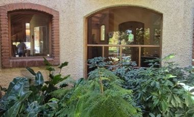 VENDE CASA 6D+SALA ESTAR+6B+BOD+10 EST+QUINCHO+PISCINA