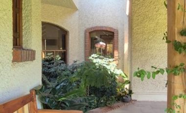 VENDE CASA 6D+SALA ESTAR+6B+BOD+10 EST+QUINCHO+PISCINA