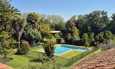 VENDE CASA 6D+SALA ESTAR+6B+BOD+10 EST+QUINCHO+PISCINA