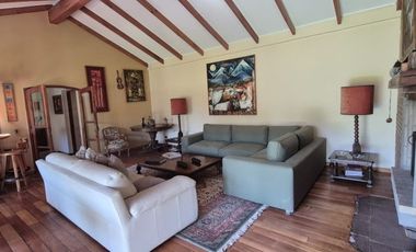 VENDE CASA 6D+SALA ESTAR+6B+BOD+10 EST+QUINCHO+PISCINA