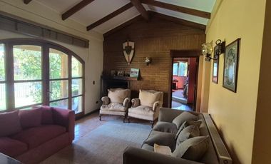 VENDE CASA 6D+SALA ESTAR+6B+BOD+10 EST+QUINCHO+PISCINA