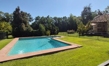 VENDE CASA 6D+SALA ESTAR+6B+BOD+10 EST+QUINCHO+PISCINA