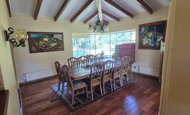 VENDE CASA 6D+SALA ESTAR+6B+BOD+10 EST+QUINCHO+PISCINA