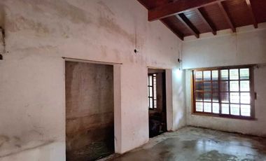 CASA 4 AMBIENTES A REFACCIONAR VENTA LOMAS