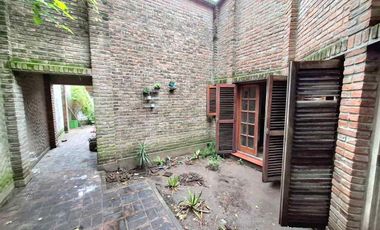 CASA 4 AMBIENTES A REFACCIONAR VENTA LOMAS